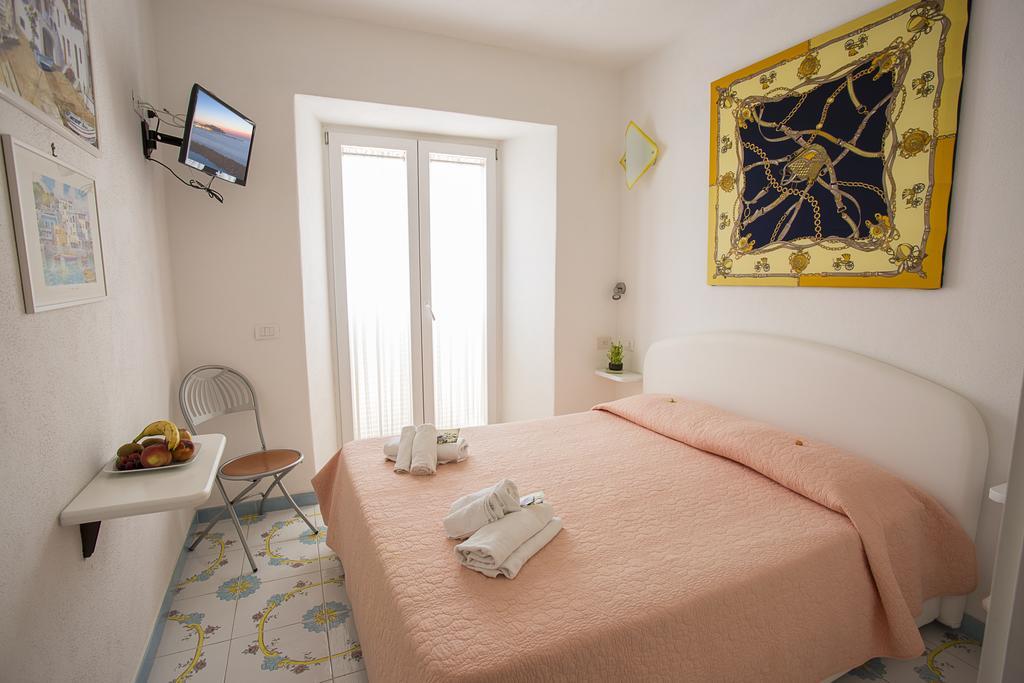 B&B Celestina Ischia Lacco Ameno  Ruang foto